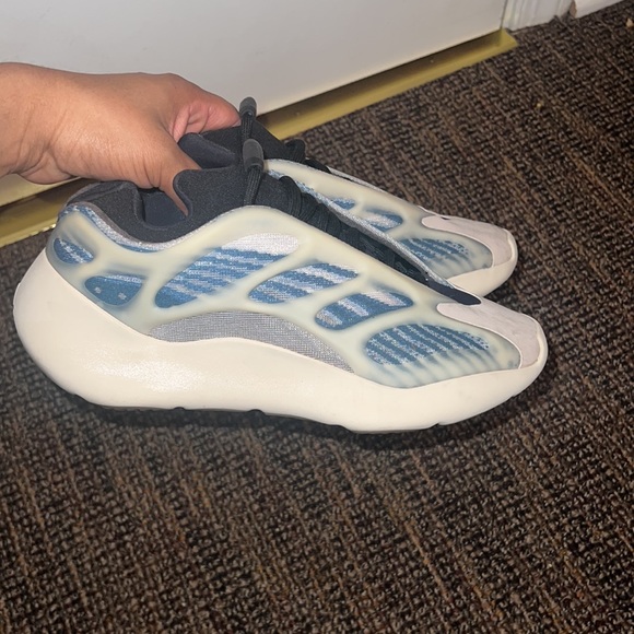 Yeezy - Picture 7 of 9